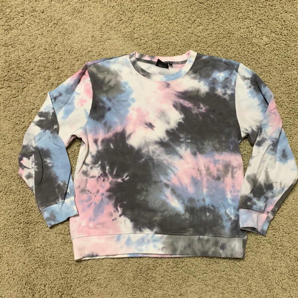 Fun tie die sweatshirt